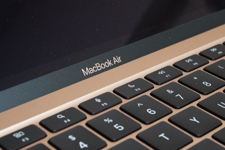 昔も振り返りながら「MacBook Air（M1,2020）」レビュー §2 開封・外観 